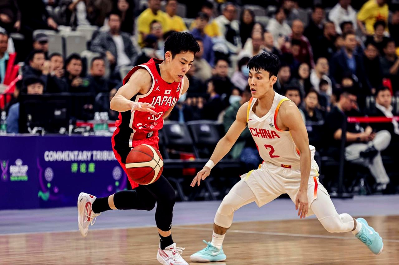 爱游戏平台赛地聚焦：CBA常规赛国际比赛日热度飙升，巴黎圣日耳曼主帅复盘，质疑声仍在，身体对抗强度拉满的简单介绍