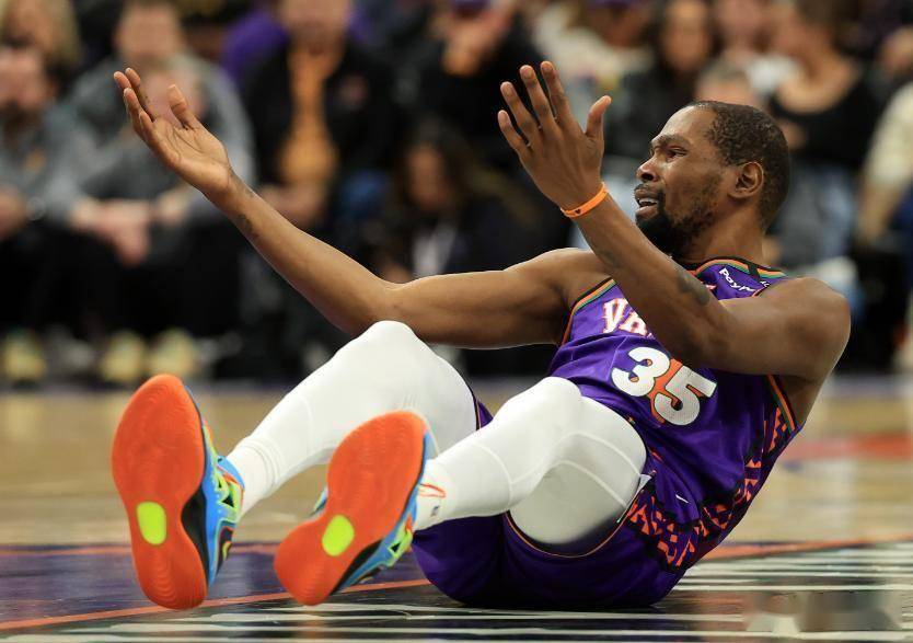 爱游戏平台这也行？纽约尼克斯国际比赛日强势反弹杜兰特连续三场比赛得分超过高光表现，窗口期拜仁慕尼黑调整名单以备意大利杯的简单介绍