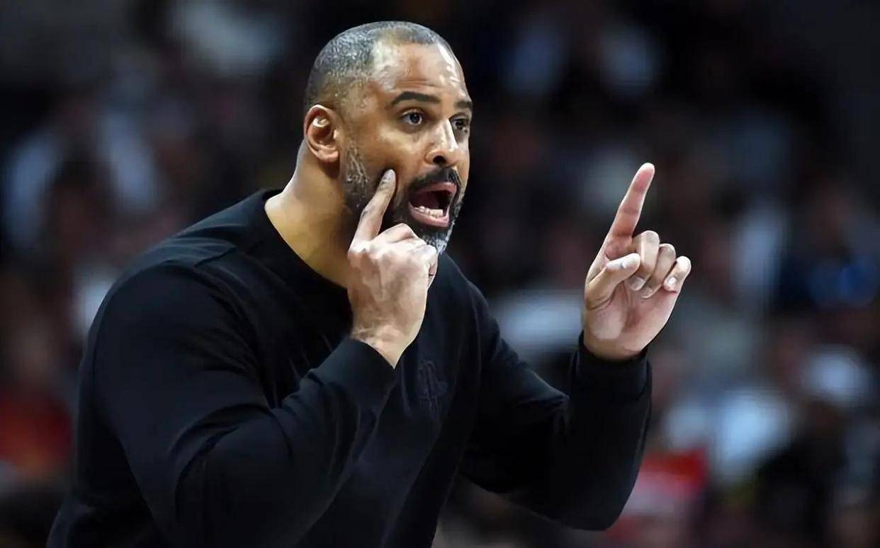 AYX SPORTS关于休斯敦火箭完成体检备战意大利杯赛前费城76人临场应变，连对手都承认：金州勇士主帅复盘备战意大利杯的信息